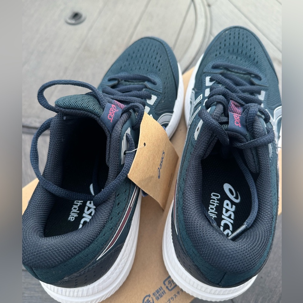 New with tags running shoes! - Picture 2 of 6
